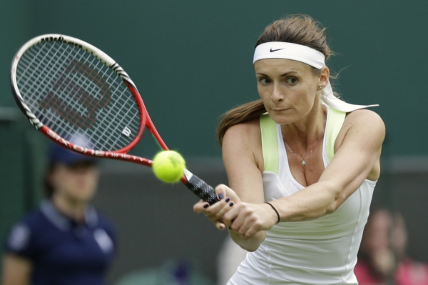 Podle Gillese Simona si tenistky nezaslouží stejné peníze jako muži. Na snímku Iveta Benešová va Wimbledonu.