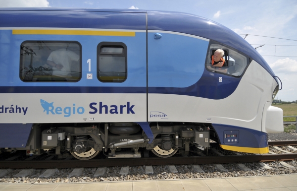 Nové vlaky RegioShark začnou jezdit od října. Nové vlaky RegioShark začnou jezdit od října.