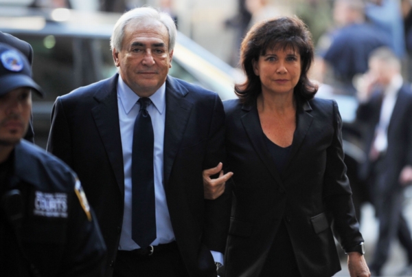 Dominique Strauss-Kahn s manželkou Anne Sinclairovou. Dominique Strauss-Kahn s manželkou Anne Sinclairovou.