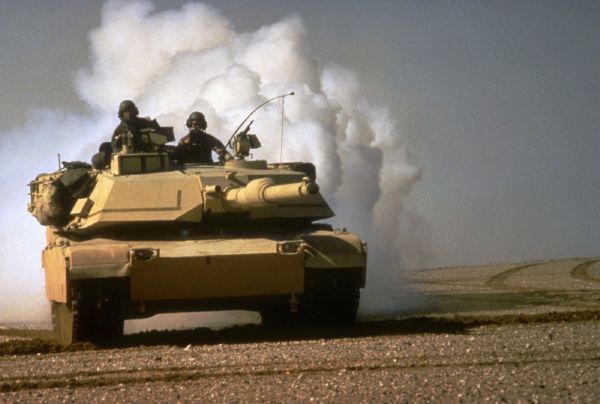 Saúdské tanky M-1A1 Abrams na manévrech. Zaútočí Saúdové na Sýrii?