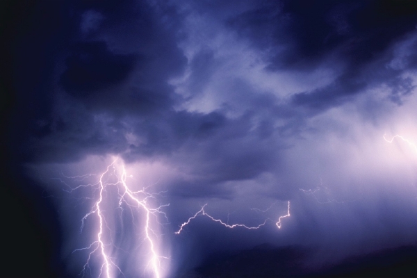 Silné bouřky mají podle meteorologů udeřit na většině území.