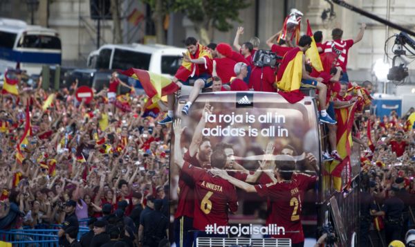 Madrid nadšeně vítal mistry. Madrid nadšeně vítal mistry.