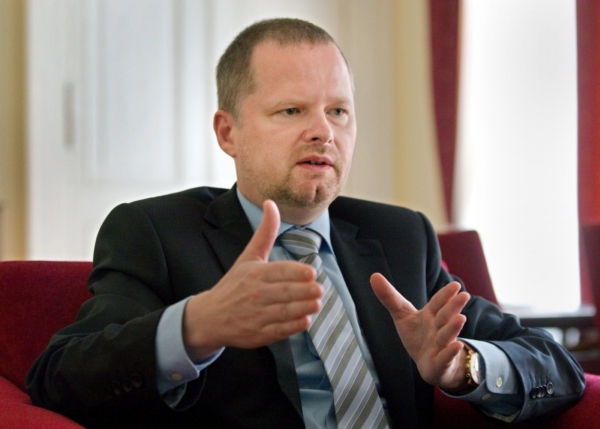 Ministr školství Petr Fiala.
