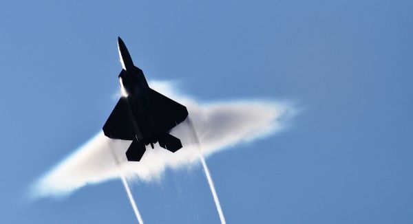 USA přesouvají do Perského zálivu i F-22. USA přesouvají do Perského zálivu i F-22.