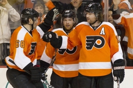 Obávaná útočná trojice Philadelphie se rozpadla. Zleva Jaromír Jágr, Claude Giroux a Scott Hartnell.