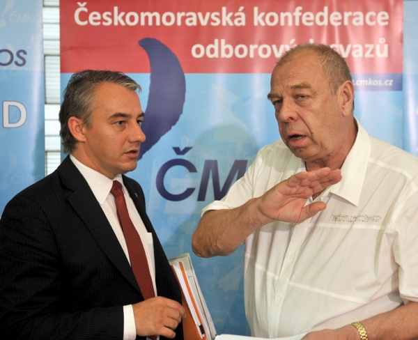 Předseda Českomoravské konfederace odborových svazů (ČMKOS) Jaroslav Zavadil a předseda OS Kovo Josef Středula (vlevo). Předseda Českomoravské konfederace odborových svazů (ČMKOS) Jaroslav Zavadil a předseda OS Kovo Josef Středula (vlevo).