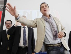 Šéf FPÖ Strache. Že by také tak trochu HH? 