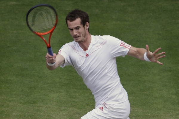 Andy Murray bojuje ve čtvrtfinále Wimbledonu. Andy Murray bojuje ve čtvrtfinále Wimbledonu.