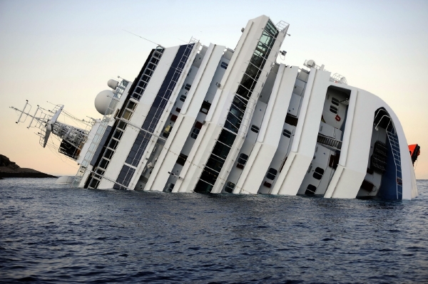 Ztroskotaná loď Costa Concordia.