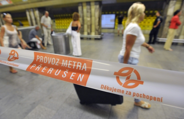 Provoz metra je přerušen. Provoz metra je přerušen.