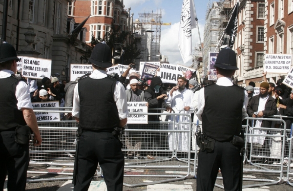 Teroristé mají v Británii zázemí početného hnutí radikálních islamistů. Teroristé mají v Británii zázemí početného hnutí radikálních islamistů.