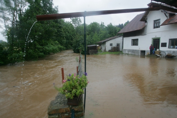 Nad Hranicemi na Přerovsku se vpodvečer přehnala silná bouře. Zatopila několik domů v okolních obcích, v Býškovicích, Paršovicích a Opatovicích (ilustrační foto). 