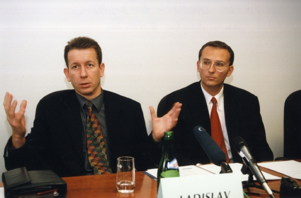 Ladislav Bartoníček (vlevo). Ladislav Bartoníček (vlevo).