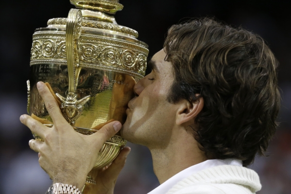 Roger Federer těsně po svém triumfu ve Wimbledonu.
