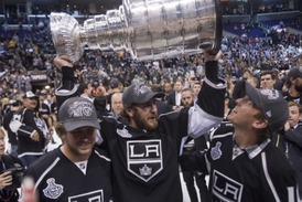 Stanley Cup letos ve finále Ďáblům vyfoukli Kings.
