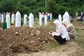 Ve středu se ve Srebrenici očekávají vzpomínkové akce k připomenutí 17. výročí masakru.