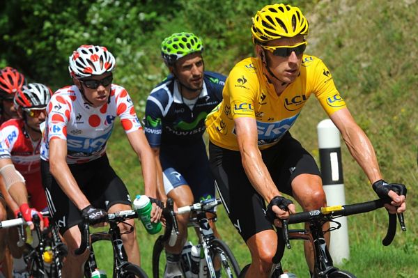 Bradley Wiggins (vpravo) vyhrál devátou etapu Tour de France.