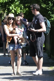 Mel C s dcerou a partnerem.