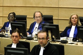 Soudci ICC v procesu s Lubangou.