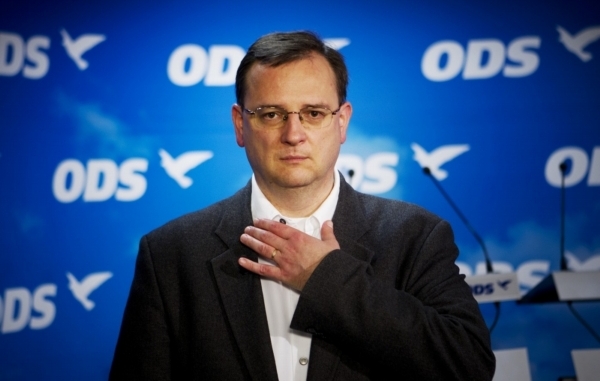 Petr Nečas před volbami sliboval plné nákupní tašky, přitom jeho vláda prohloubila rozpočtový deficit.
