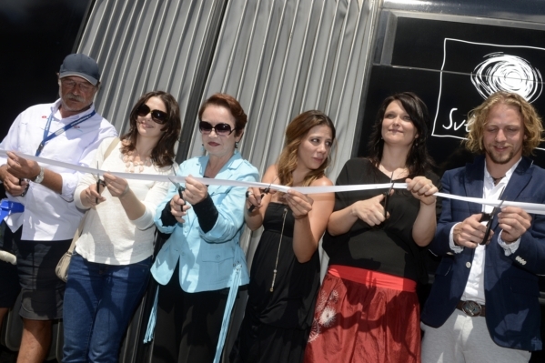 Zleva Pavel Nový, Klára Issová a Hana Maciuchová, Aneta Langerová, ředitelka Nadačního fondu Českého rozhlasu Martina Kaderková a Tomáš Klus. 