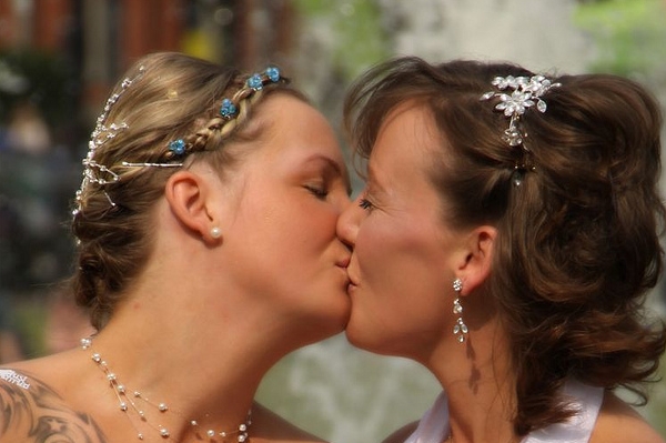 Američtí anglikáni už dlouho hájí homosexuály coby rovnocenná Boží stvoření. Nyní jim umožní i církevní svazky.