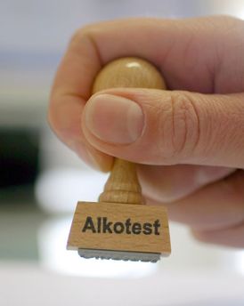 Každý střízlivý poslanec dostane štempl do alkoknížky.