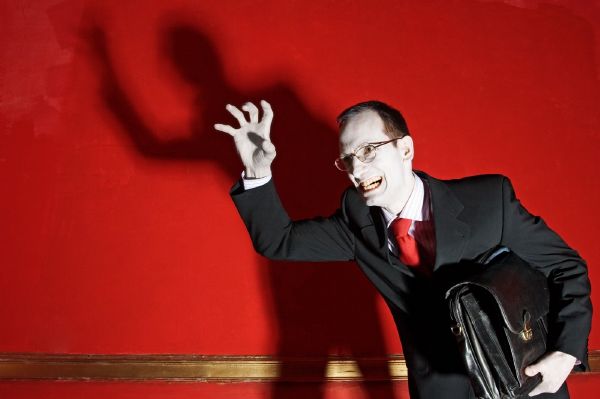 Banky a bankéři = lapkové moderní doby. 