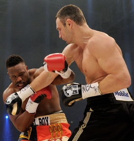 Dereck Chisora (vlevo) na Vitalije Klička nestačil.