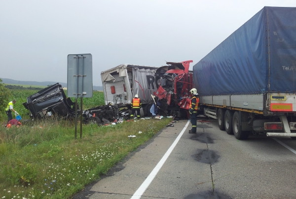 Na Přerovsku nedaleko Lipníku nad Bečvou se chvíli po sobě staly dvě vážné nehody.
