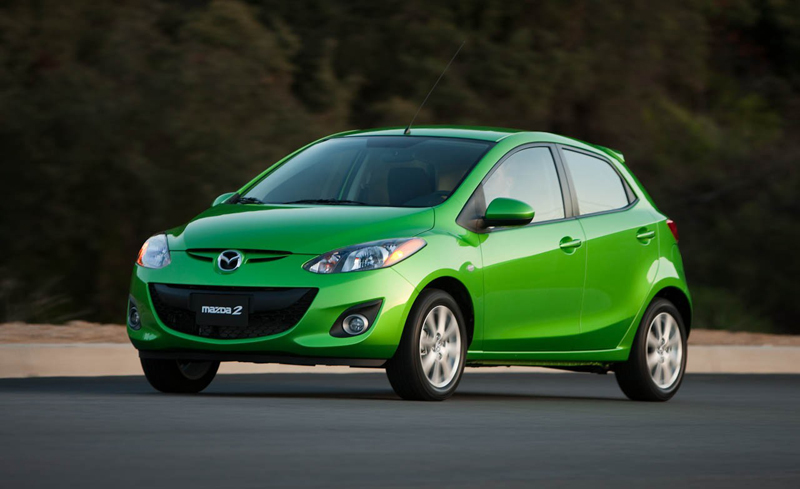Mazda 2. Kromě dobrých jízdních vlastností se chlubí i širokou škálou barevného provedení. (Foto: archiv)