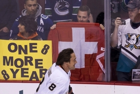 Naléhání diváků o prodloužení kariéry nakonec Teemu Selänne vyslyšel.