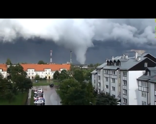 V Polsku řádilo tornádo. Jeden mrtvý, deset zraněných.