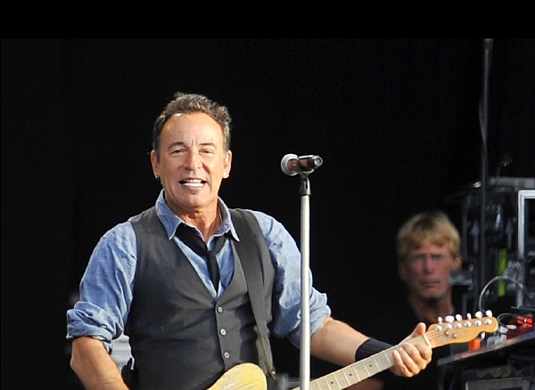 Bruce Springsteen během svého koncertu v Londýně. Bruce Springsteen během svého koncertu v Londýně.