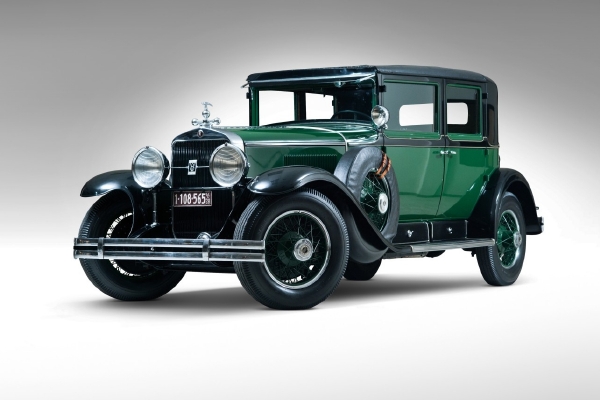 Tak to je proslavený Cadillac 34-A Town Sedan, kterým jezdil Al Capone.