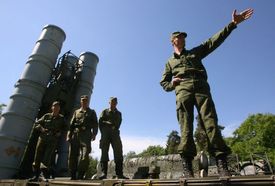 Příprava k odpálení střel systému S-300.
