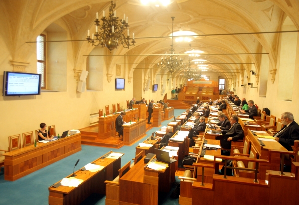 Senát beze změn schválil pravidla přímé prezidentské volby. Senát beze změn schválil pravidla přímé prezidentské volby.