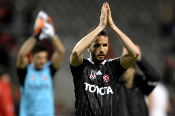 Tomáš Sivok zůstává věrný tureckému Besiktasi. Tomáš Sivok zůstává věrný tureckému Besiktasi.