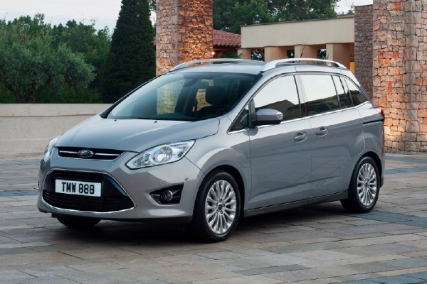 Ford Grand C-MAX bude mít od podzimu litrový tříválcový motor.
