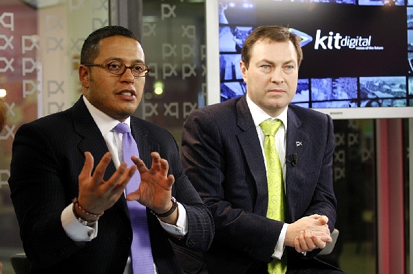 Kaleil Isaza Tuzman a Petr Koblic zahájili obchodování s akciemi Kit Digital na Burze cenných papírů v Praze 25. 1. 2010.