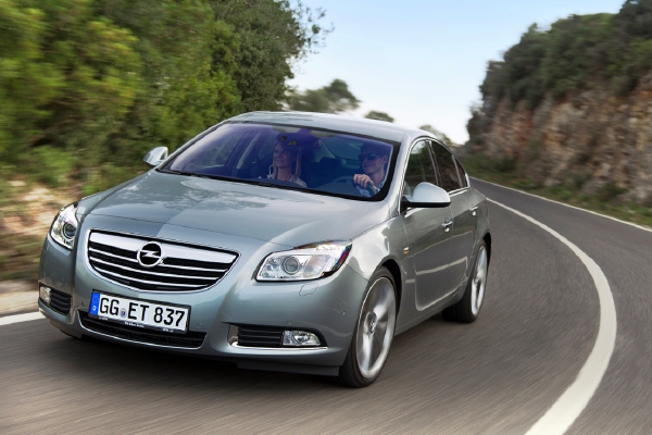 Vlajková loď značky Opel, model Insignia, jezdí i na LPG.