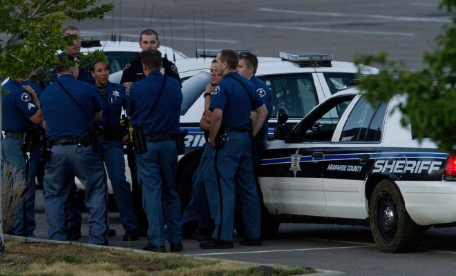 V bytě útočníka z Denveru našla policie nebezpečné pasti.