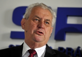 Prvním prezidentským kandidátem, který už má potřebný počet 50 tisíc podpisů, se stal bývalý premiér Miloš Zeman.