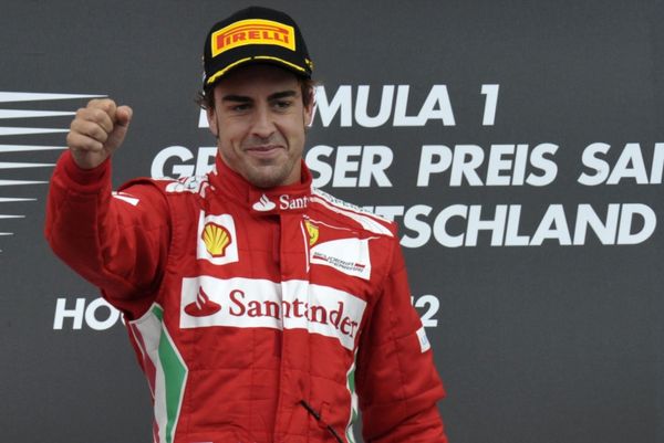 Šťastný lídr šampionátu Fernando Alonso.