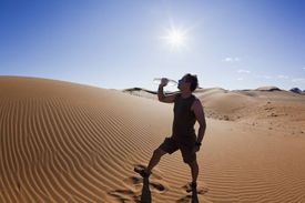 Obří podzemní jezero je požehnáním pro sever Namíbie. Na snímlku poušť Namib. 