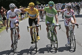 Peter Sagan v zeleném trikotu v klubu vítězů letošní Tour de France.