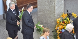 Pohřbu se zúčastnil i premiér Petr Nečas.