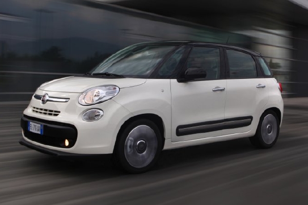 Fiat 500L, který překonal čtyřmetrovou délku. Fiat 500L, který překonal čtyřmetrovou délku.