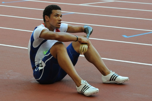 Francouzský atlet s protetickou paží Arnaud Assoumani.