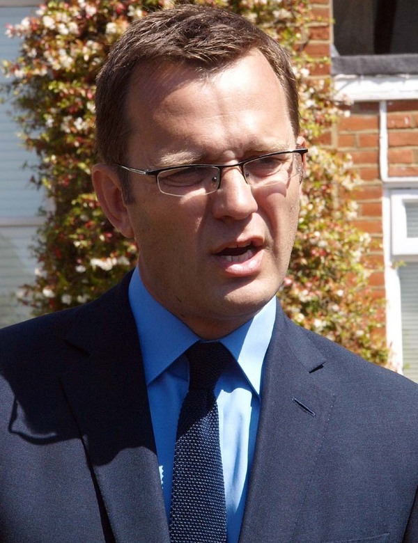 Bývalo veseleji. Bývalý premiérův mluvčí Andy Coulson.